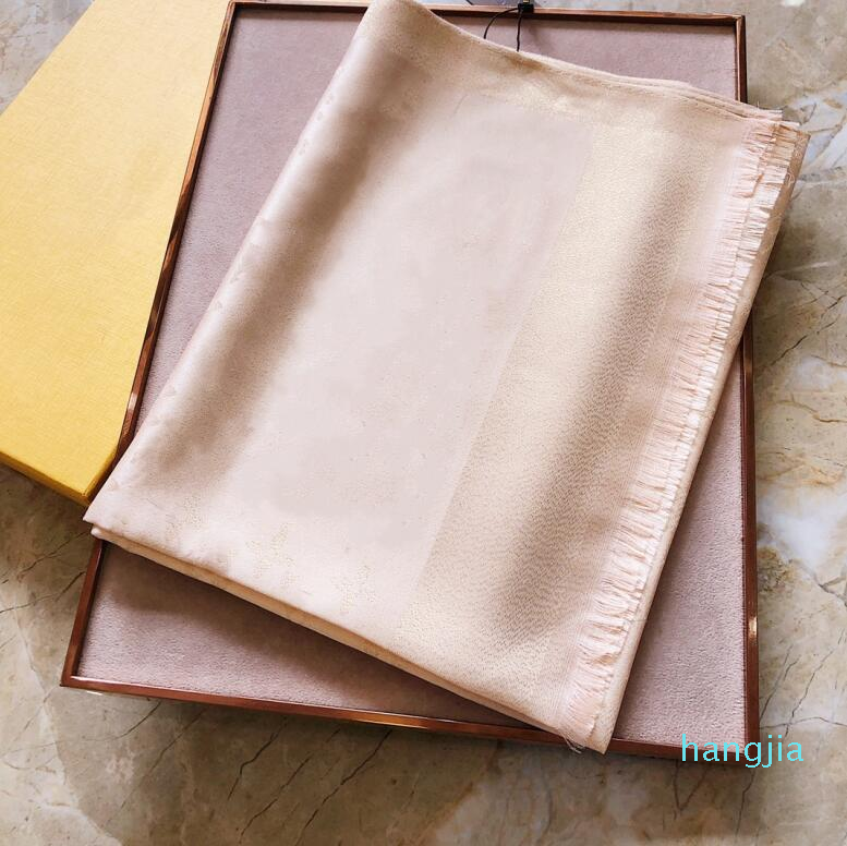 2021 Desingers Classic Silk Scarves Shawl Four Season Man Women Clover Scarf Fashion Letter Flower Style with Box