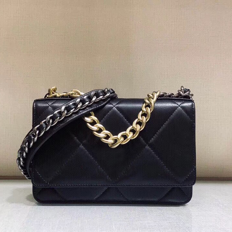 2021 Classic Women's Cross-body bag Interior Compartment Pocket interior zipper appropriately collect small items, especially show texture 095700 fashion
2021 Classic Women's Cross-body bag Interior Compartment Pocket interior zipper appropriately collect small items, especially show texture 095700 fashion