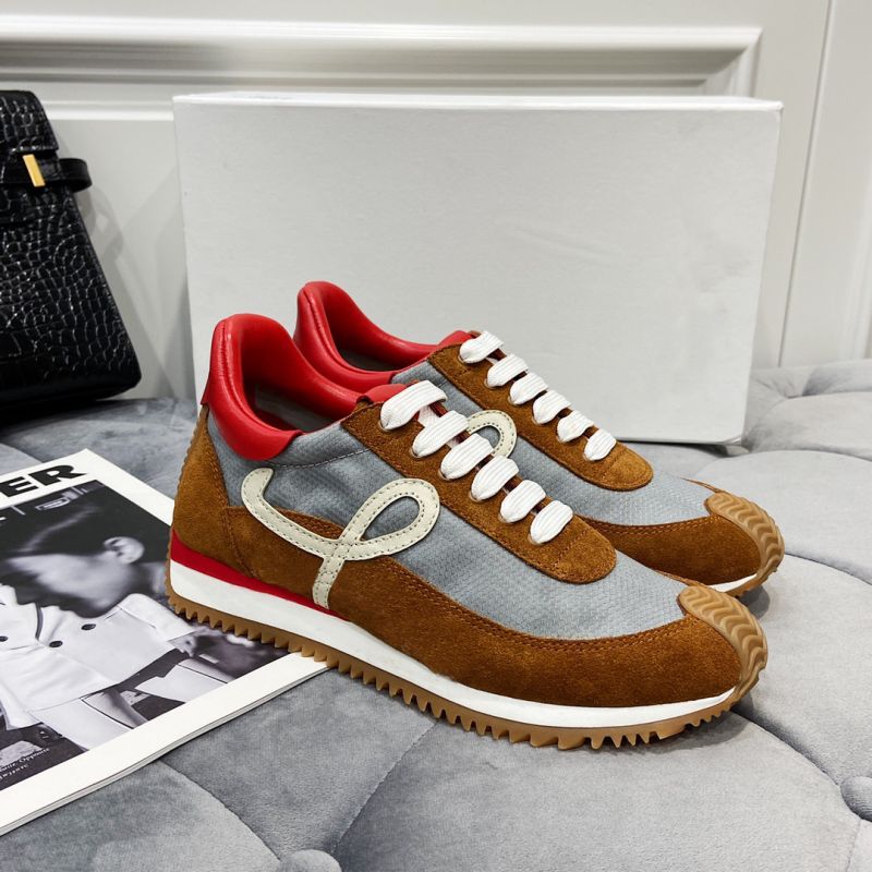 Italian designer Men Womens Loews Luxury Casual Shoes Flow Runner in nylon suede Lace up sneaker soft upper honey rubber wave sole that curves around the, Box
Italian designer Men Womens Loews Luxury Casual Shoes Flow Runner in nylon suede Lace up sneaker soft upper honey rubber wave sole that curves around the, Box