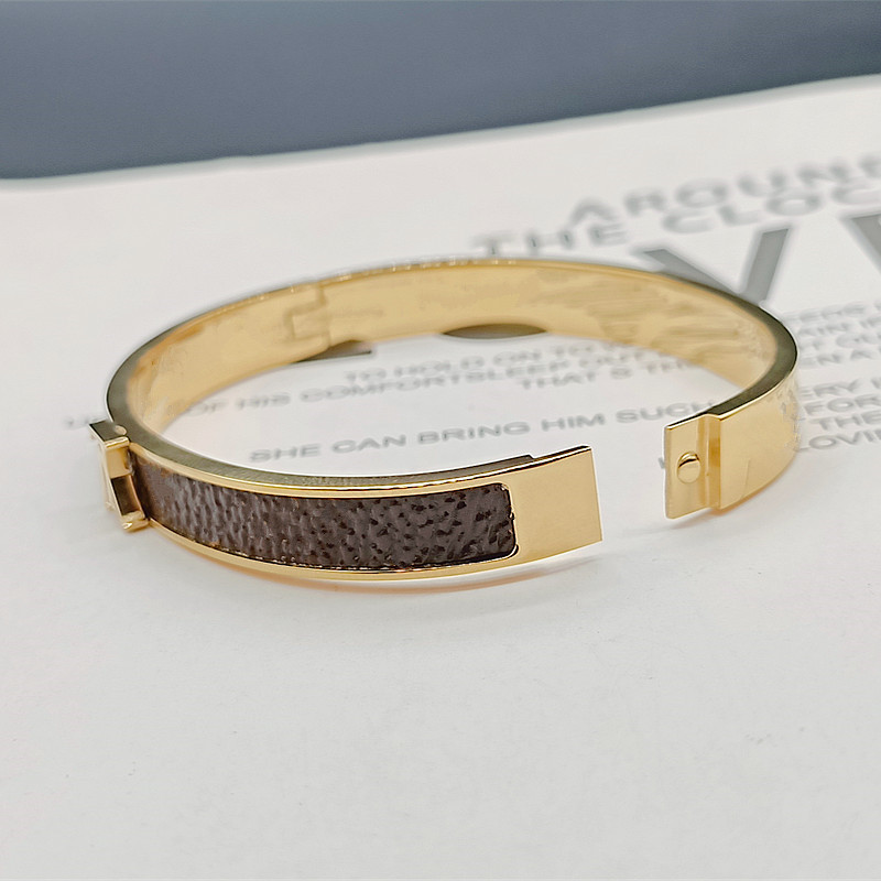 Titanium steel gold rose women Bangle bracelet ladies letter V leather wedding anniversary birthday gift jewelry
Titanium steel gold rose women Bangle bracelet ladies letter V leather wedding anniversary birthday gift jewelry