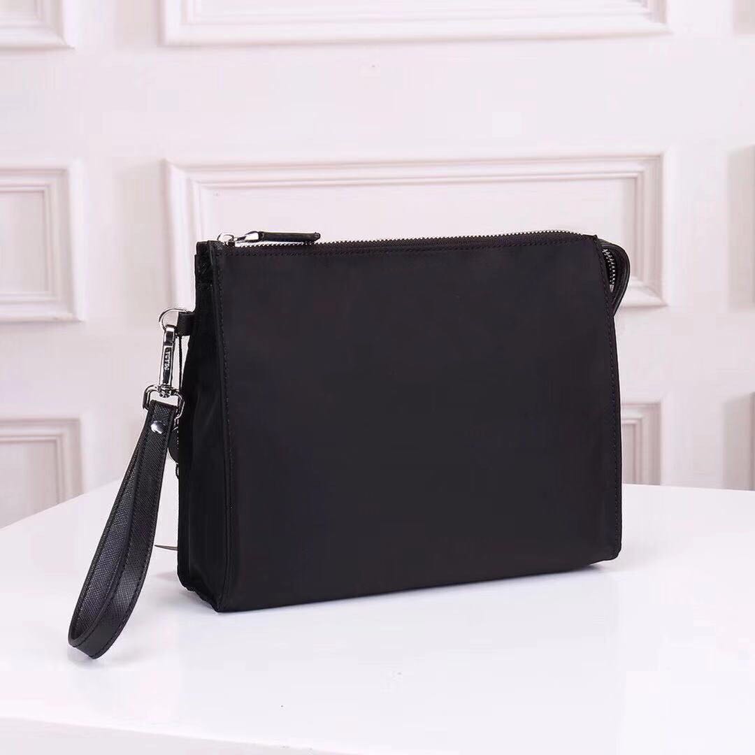 Wholesale waterproof nylon clutch bag ladies classic cosmetic bag female travel parachute fabric storage wash bag men small change cosmetic
Wholesale waterproof nylon clutch bag ladies classic cosmetic bag female travel parachute fabric storage wash bag men small change cosmetic