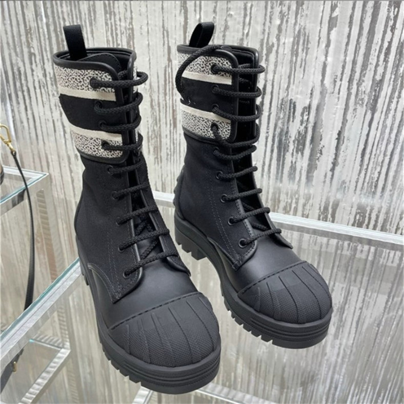 2021 Designer Boots Ankle Nylon canvas Pocket Black Boot Embroidered letter Martin Winter Thick-Soled Shoes Wear-Resistant Rubber High-Top Platform Shoe size 35-41, Warm plush fur
2021 Designer Boots Ankle Nylon canvas Pocket Black Boot Embroidered letter Martin Winter Thick-Soled Shoes Wear-Resistant Rubber High-Top Platform Shoe size 35-41, Warm plush fur