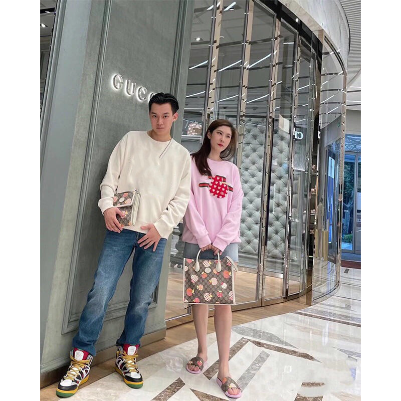 autumn winter new Korean clothing Apple embroidery Plush thickened sweater coat men' and women' fashion trend 22ZN, Beige
autumn winter new Korean clothing Apple embroidery Plush thickened sweater coat men' and women' fashion trend 22ZN, Beige