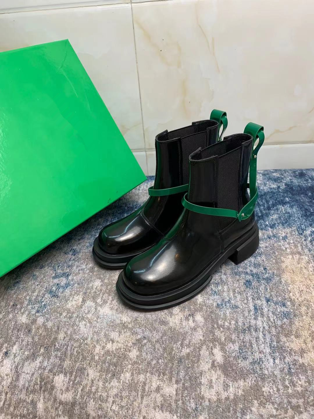Designer famous womens high quality autumn and winter boots new double buckle letter low heel women shoes fashion boot leather lace up lady size 35-40, Black
Designer famous womens high quality autumn and winter boots new double buckle letter low heel women shoes fashion boot leather lace up lady size 35-40, Black