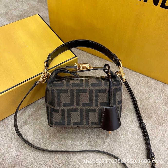 Multi Pochette Hanghhangbag Women Luxurys Designers Bags 2021 Handbag Handbags Purses Crossbody Bag Louisbag_18 F family lunch box double FF
Multi Pochette Hanghhangbag Women Luxurys Designers Bags 2021 Handbag Handbags Purses Crossbody Bag Louisbag_18 F family lunch box double FF