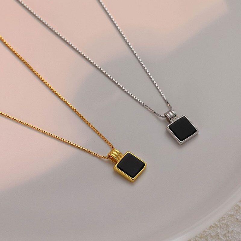 Pendant Necklaces Black Dark Geometric Square Necklace Niche Design Clavicle Chain 2022 Fashion Simple Trend For Girl Women
Pendant Necklaces Black Dark Geometric Square Necklace Niche Design Clavicle Chain 2022 Fashion Simple Trend For Girl Women