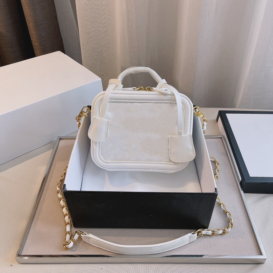 designer 2021 Women Luxury High Quality box bag purse Wholesale high-quality chain shoulder strap, Black
designer 2021 Women Luxury High Quality box bag purse Wholesale high-quality chain shoulder strap, Black