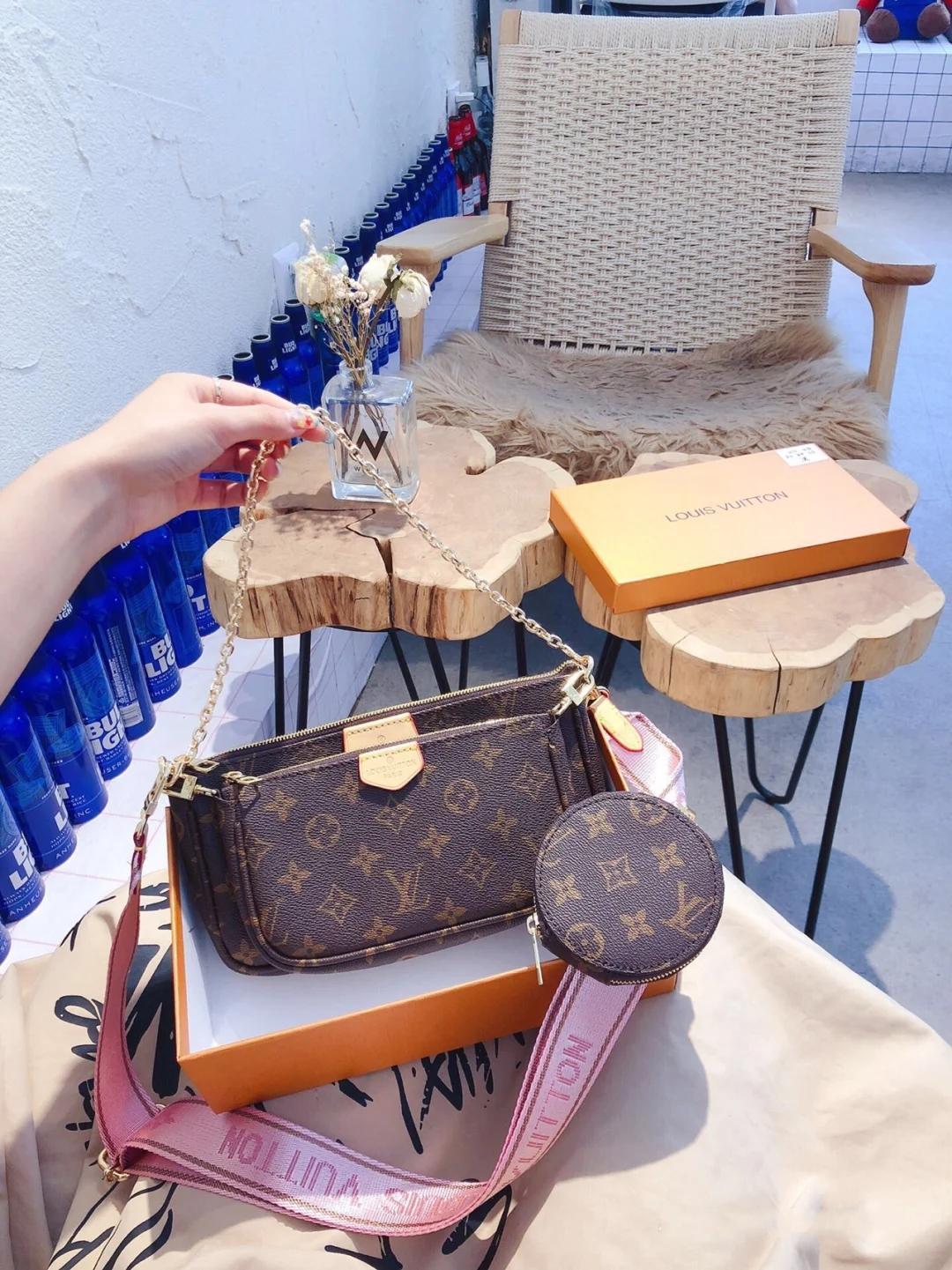 LV LOUIS Wallet 3 Piece Set MULTI POCHETTE ACCESSORIES Bag VITTON Women Leather Shoulder Bags Designer Handbag MICHAEL Purse Tote VUTTON, Red;black
LV LOUIS Wallet 3 Piece Set MULTI POCHETTE ACCESSORIES Bag VITTON Women Leather Shoulder Bags Designer Handbag MICHAEL Purse Tote VUTTON, Red;black