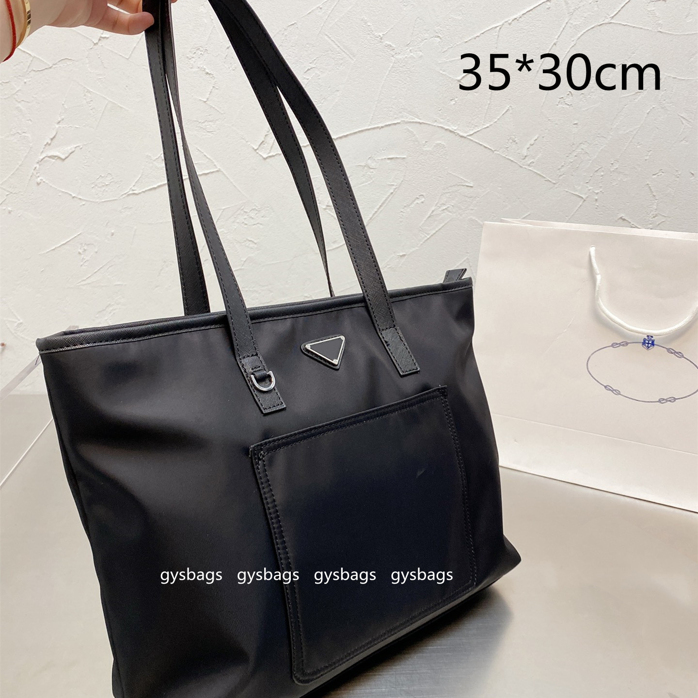 fashion Luxury Women Shopping Bags Canvas Shoulder Bag Medium Lady Purses Totes Saffiano Triangle Handbags large capacity high quality, 35*30cm
fashion Luxury Women Shopping Bags Canvas Shoulder Bag Medium Lady Purses Totes Saffiano Triangle Handbags large capacity high quality, 35*30cm