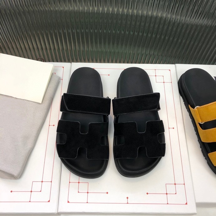 Prad Women Sandals Hollow out logo Flat Slippers Sandal Studded Girl Shoes Arrivel Jelly Platform Slides Lady Flip Flops size35-40, Choose the color
Prad Women Sandals Hollow out logo Flat Slippers Sandal Studded Girl Shoes Arrivel Jelly Platform Slides Lady Flip Flops size35-40, Choose the color