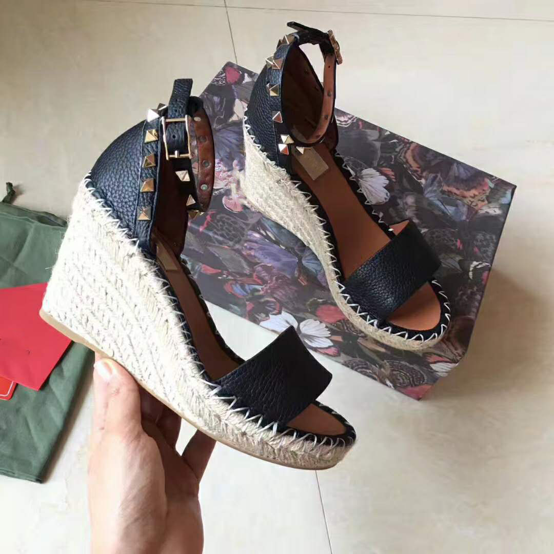 Designer European big name goods, style women's sandal, fine heel, sandals, formal shoes, bare feet, genuine leather, foot rivet 2022, Pink
Designer European big name goods, style women's sandal, fine heel, sandals, formal shoes, bare feet, genuine leather, foot rivet 2022, Pink