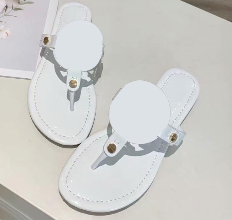 2021 Women Sandals Hollow out Flat Slippers Sandal Studded Girl Shoes Platform Slides Lady casual Flip Flops with Box 35-43
2021 Women Sandals Hollow out Flat Slippers Sandal Studded Girl Shoes Platform Slides Lady casual Flip Flops with Box 35-43