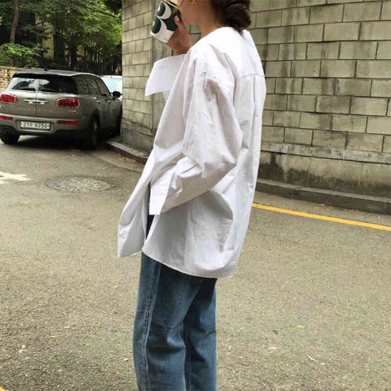 Spring Autumn Korea Fashion Women Loose V-neck Shirt Cotton Female Tops Long Sleeve Button Vintage Blouses Solid Bluse S108 210512