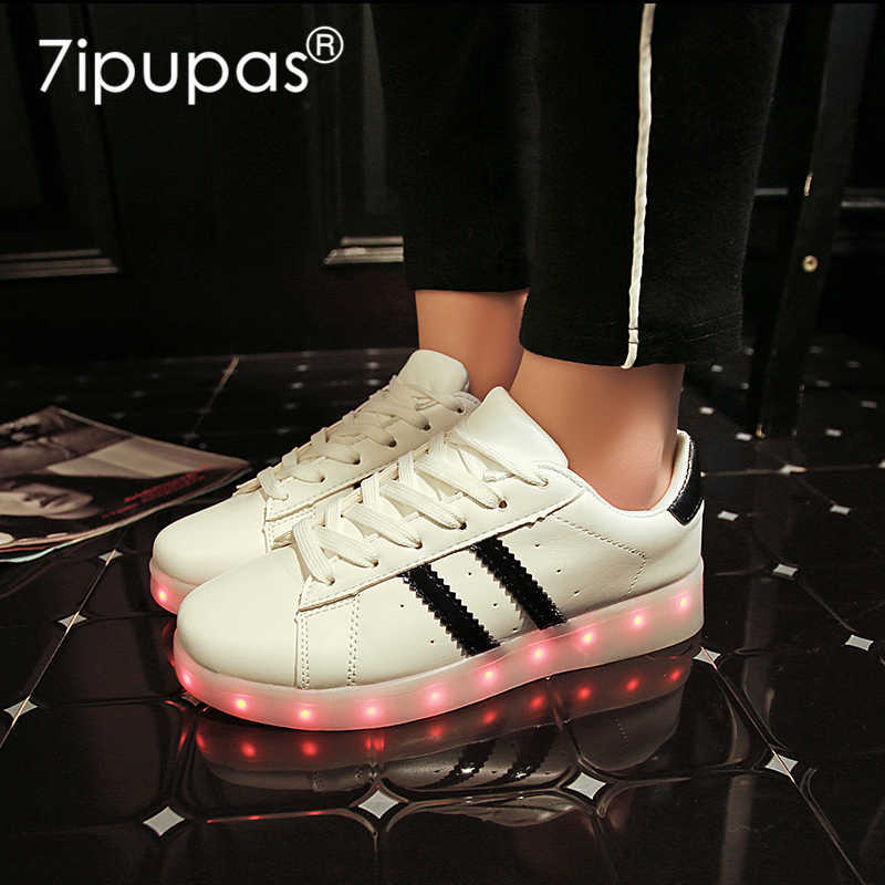 7ipupas Size 25-44 Black White Line Luminous Sneakers Usb Children Shoes with Led Light Up for Kids Boys Girls Growing Sneaker Q0729
7ipupas Size 25-44 Black White Line Luminous Sneakers Usb Children Shoes with Led Light Up for Kids Boys Girls Growing Sneaker Q0729
