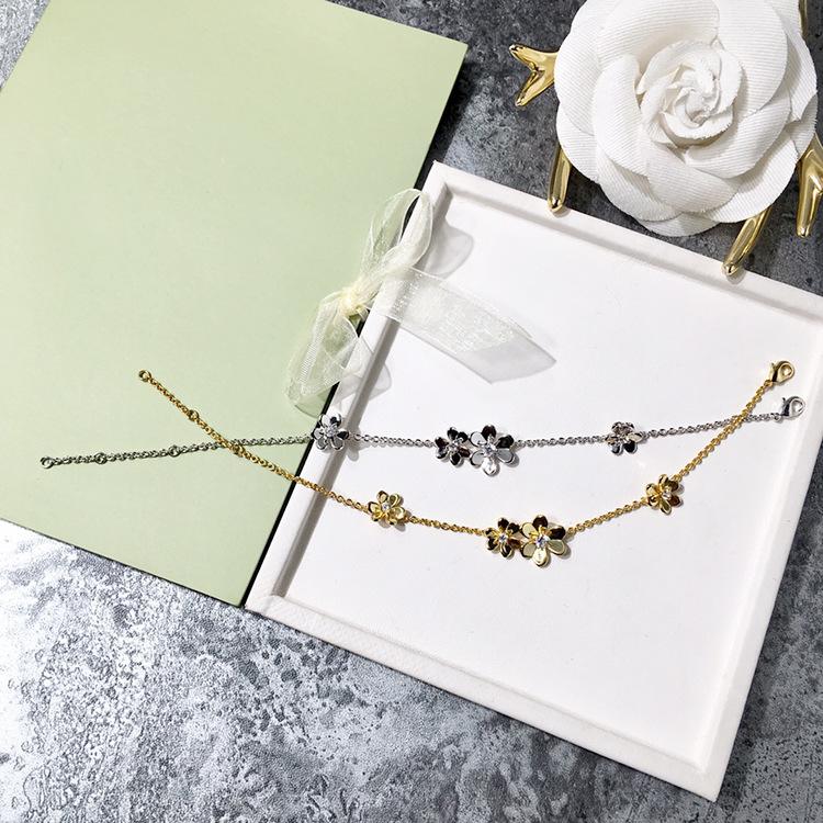 charm bracelets selling personality fashion four-leaf clover natural jewelry to send gifts for lovers 2021, Golden;silver
charm bracelets selling personality fashion four-leaf clover natural jewelry to send gifts for lovers 2021, Golden;silver