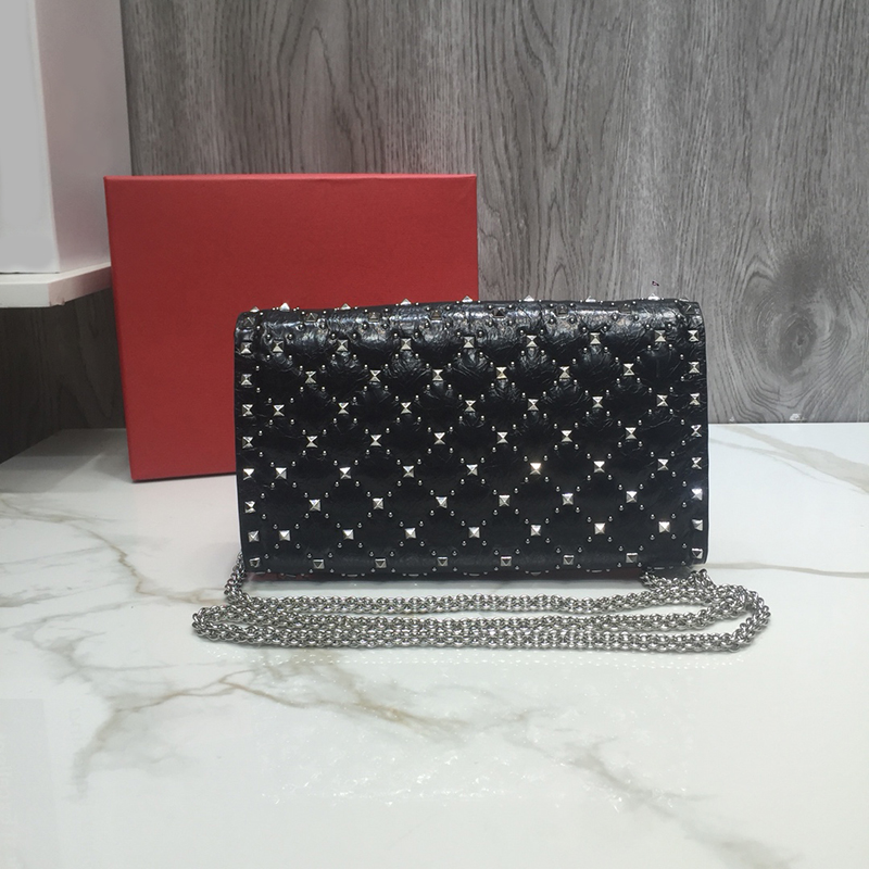 2020 New style Soft resin grain cowhide manufacturing women bags Handbag surface with delicate slit studded rivets 0137 graceful bag
2020 New style Soft resin grain cowhide manufacturing women bags Handbag surface with delicate slit studded rivets 0137 graceful bag