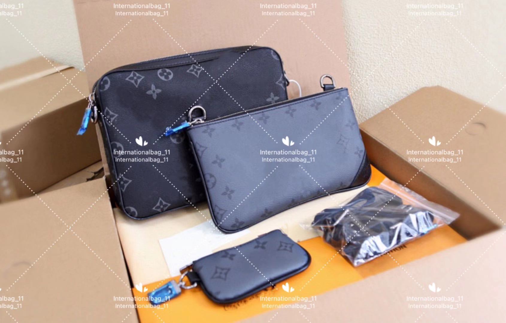 Triad luxury fashion designer messenger bag large capacity embossing leather printing all the high quality leisure style his backpack small
Triad luxury fashion designer messenger bag large capacity embossing leather printing all the high quality leisure style his backpack small