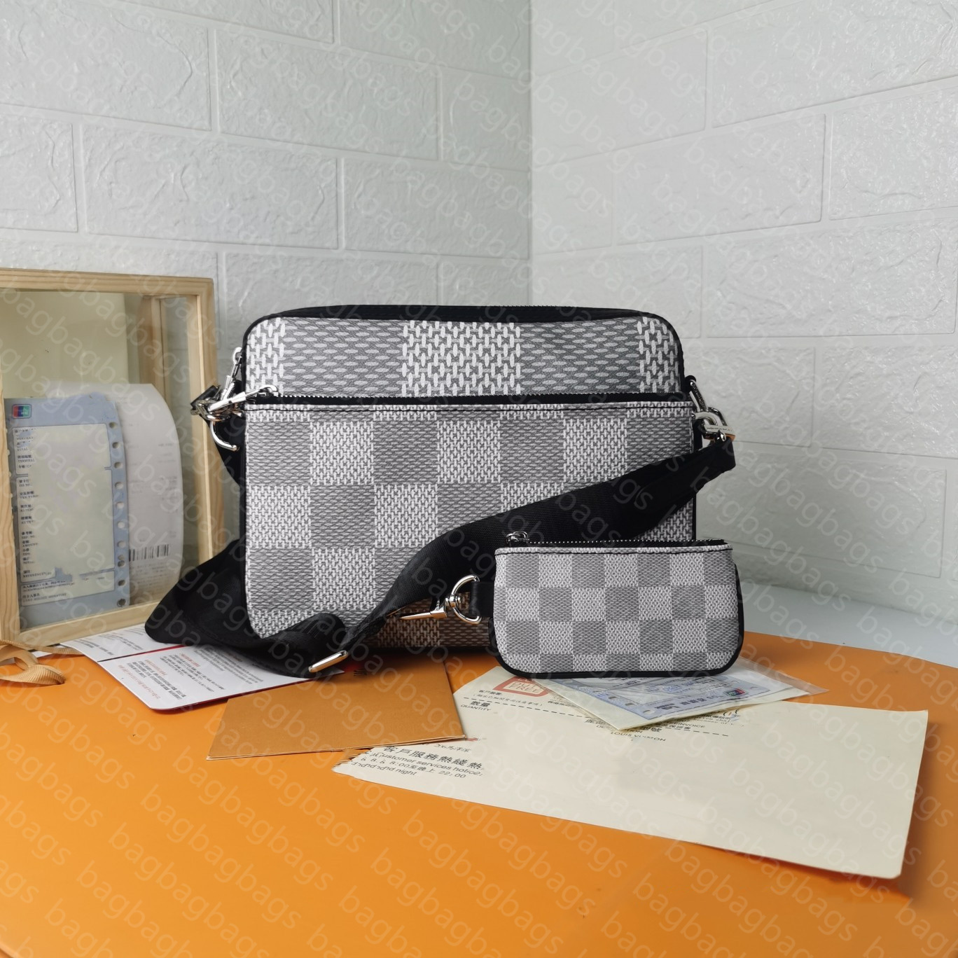 Designer fashion high-quality luxury men's messenger bag three-in-one classic canvas ladies one-shoulder handbag coin purse, White plaid
Designer fashion high-quality luxury men's messenger bag three-in-one classic canvas ladies one-shoulder handbag coin purse, White plaid