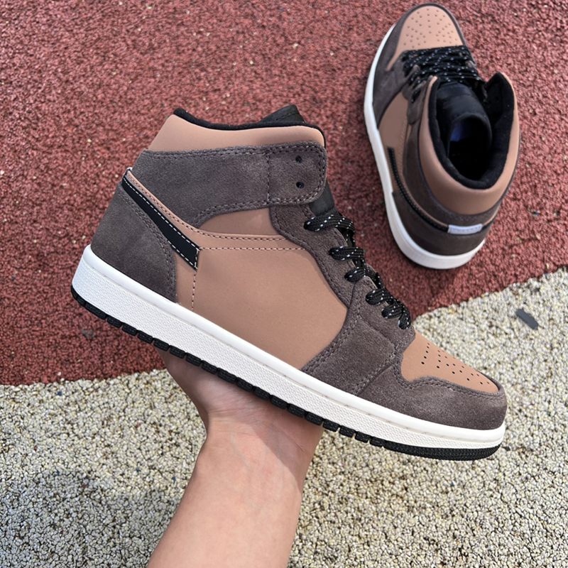 Jumpman High OG 1 Bred patent Basketball Shoes cowboy tan Running Trainers Fashion Designer Sneakers University 1s Hyper Royal Men Women Outdoor shoe, #1
Jumpman High OG 1 Bred patent Basketball Shoes cowboy tan Running Trainers Fashion Designer Sneakers University 1s Hyper Royal Men Women Outdoor shoe, #1