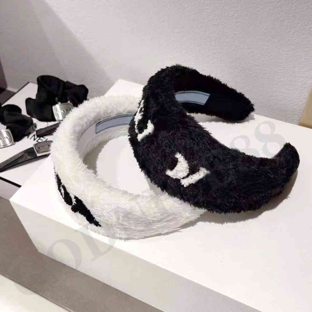 Designer Luxury Fur Hair Bands For Women Men Cloth Letter Hair Hoop Girl Elastic Headband Fashion Fitness Headband Lady Head Wrap Accessories Party Gift
Designer Luxury Fur Hair Bands For Women Men Cloth Letter Hair Hoop Girl Elastic Headband Fashion Fitness Headband Lady Head Wrap Accessories Party Gift