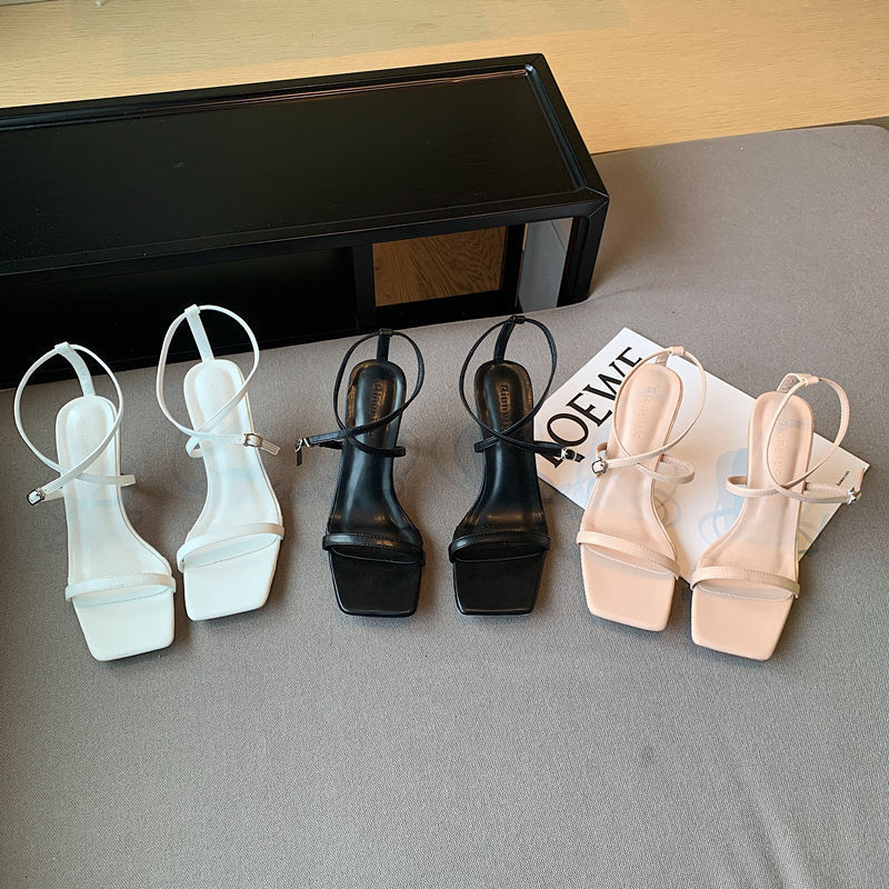 Sandals Little CK sandals women's flat shoes fairy style versatile thick heel middle button Roman 8OV8, 1# shoe box
Sandals Little CK sandals women's flat shoes fairy style versatile thick heel middle button Roman 8OV8, 1# shoe box