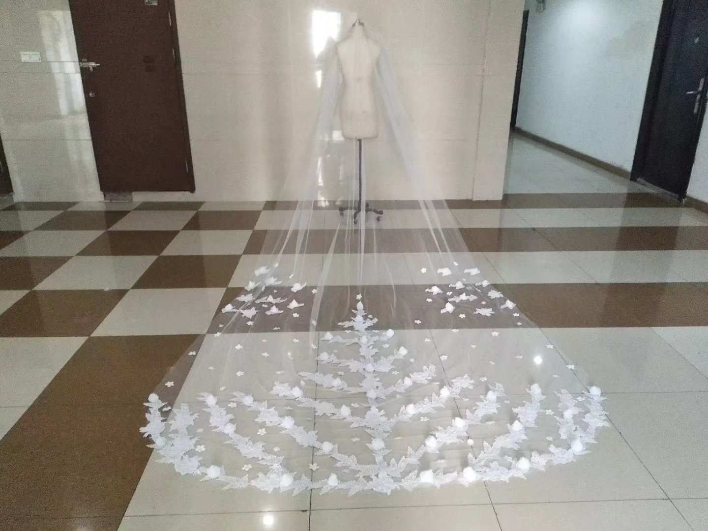 3D Floral Long Wedding Veil One Layer Tulle Appliques Vestido De Noiva White Custom Made Elegant Bridal Wraps with Comb