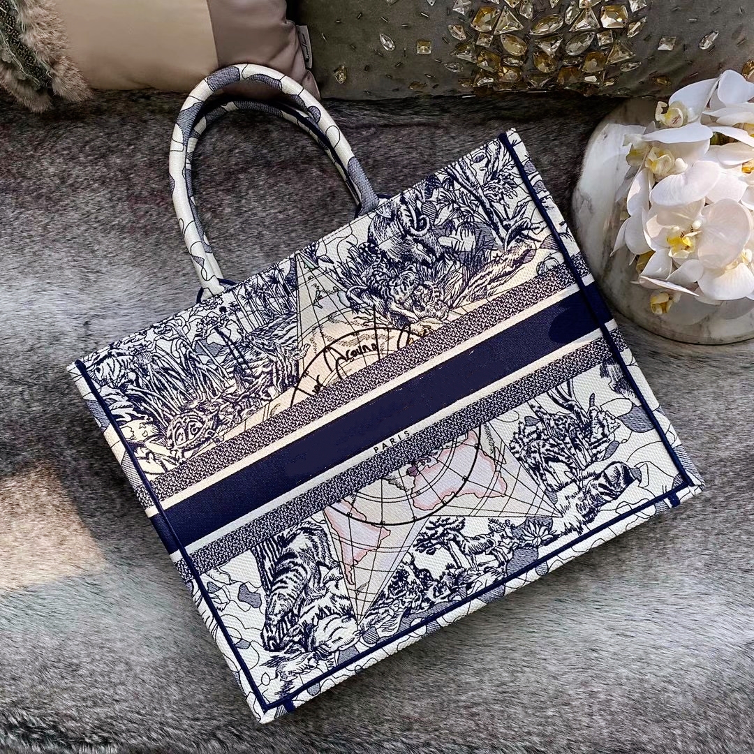 Women Beach Bag Luxurys Designers Bags Fashion Shopping Handbag Casual Tote High Quality Large Capacity Embroidery Craft Support Personalized, Not sold separately
Women Beach Bag Luxurys Designers Bags Fashion Shopping Handbag Casual Tote High Quality Large Capacity Embroidery Craft Support Personalized, Not sold separately