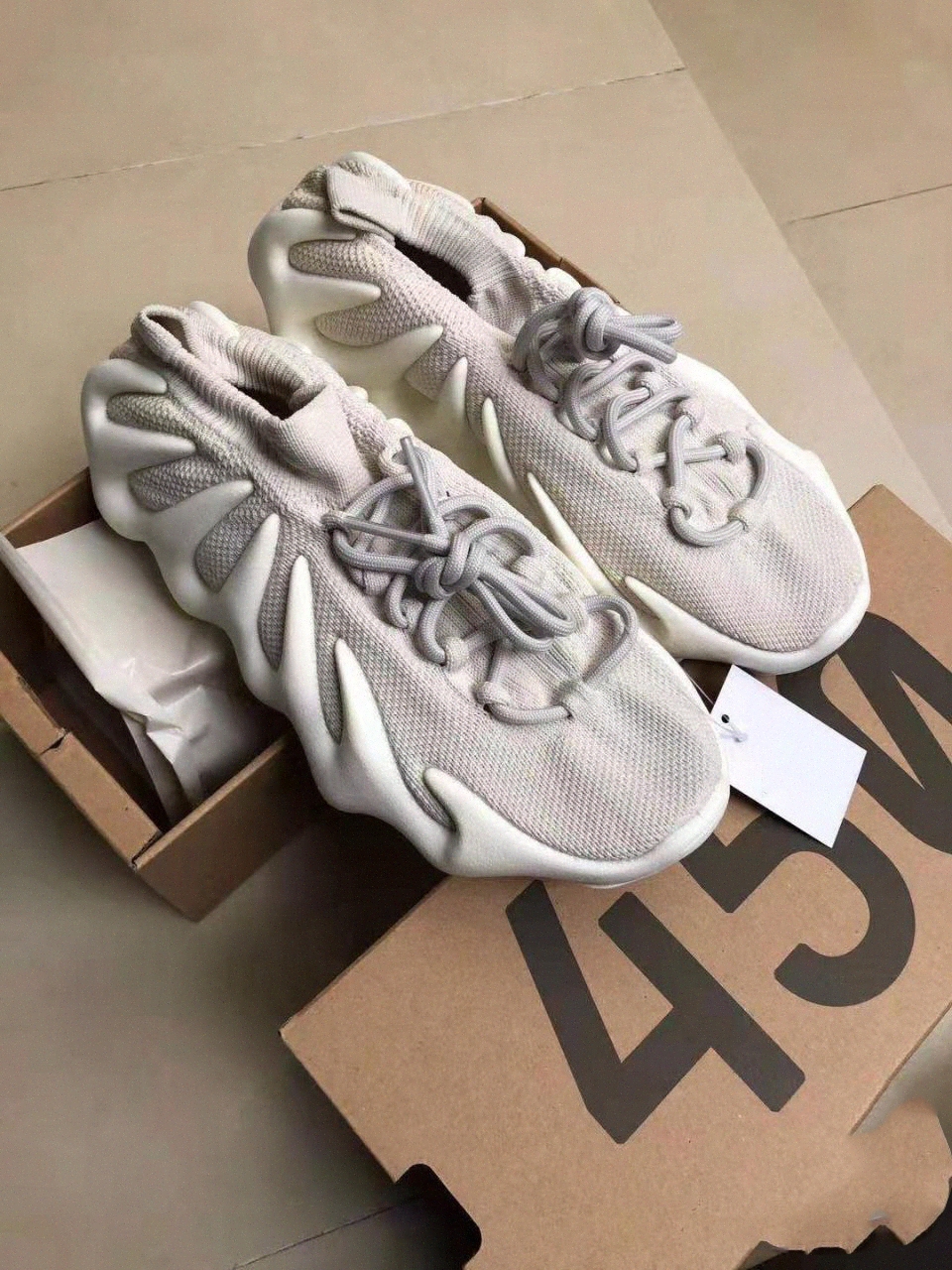 2021 450 kanye west cloud white cream black Mens Womens Shoes V2 Israfil Men Asriel Static west Reflective outdoor sneakers yeezys 450s shoes
2021 450 kanye west cloud white cream black Mens Womens Shoes V2 Israfil Men Asriel Static west Reflective outdoor sneakers yeezys 450s shoes
