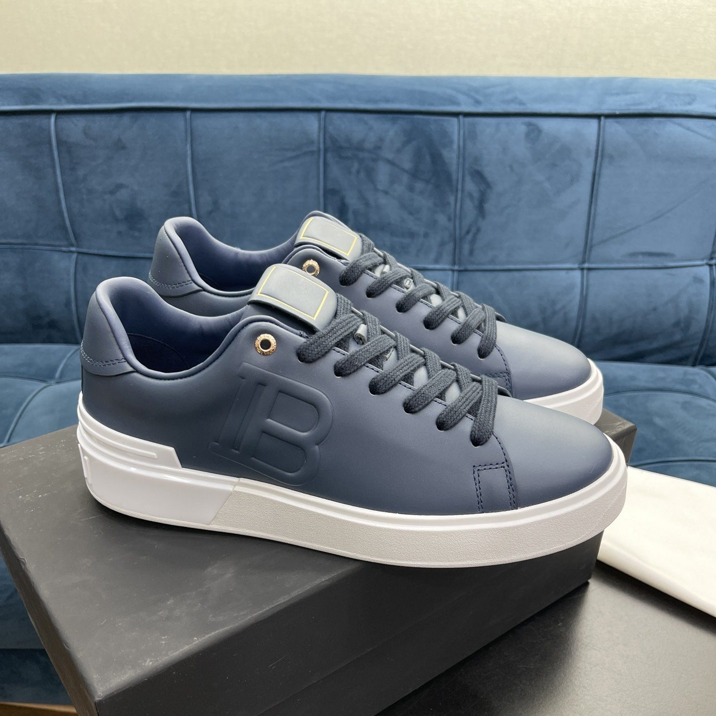 High quality flat men's shoes designer casual comfortable luxury sports shoelace shoe box