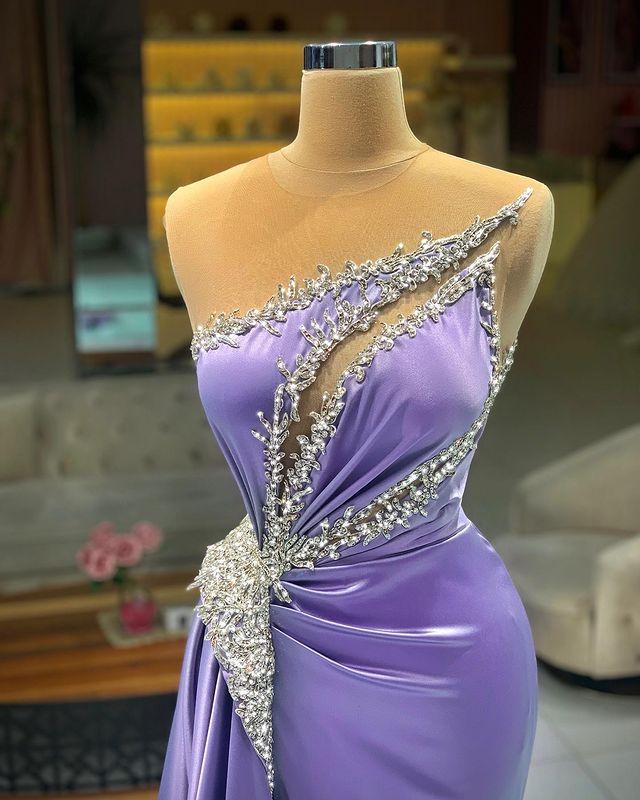 Designer Lilac Prom Dresses Sexy Sheer Luxury Beads Appliqued Formal Evening Dress Gorgeous Satin Long Party Wear Robe de mariée