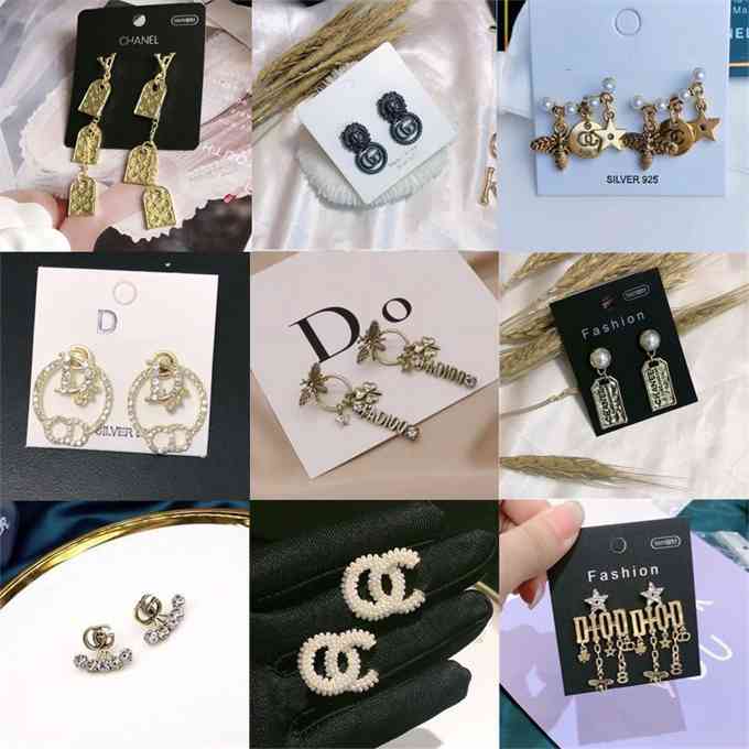 South Korea East Gate small fragrance Pearl Earrings net red fashion simple temperament letter inlaid diamond earringsU, Golden
South Korea East Gate small fragrance Pearl Earrings net red fashion simple temperament letter inlaid diamond earringsU, Golden