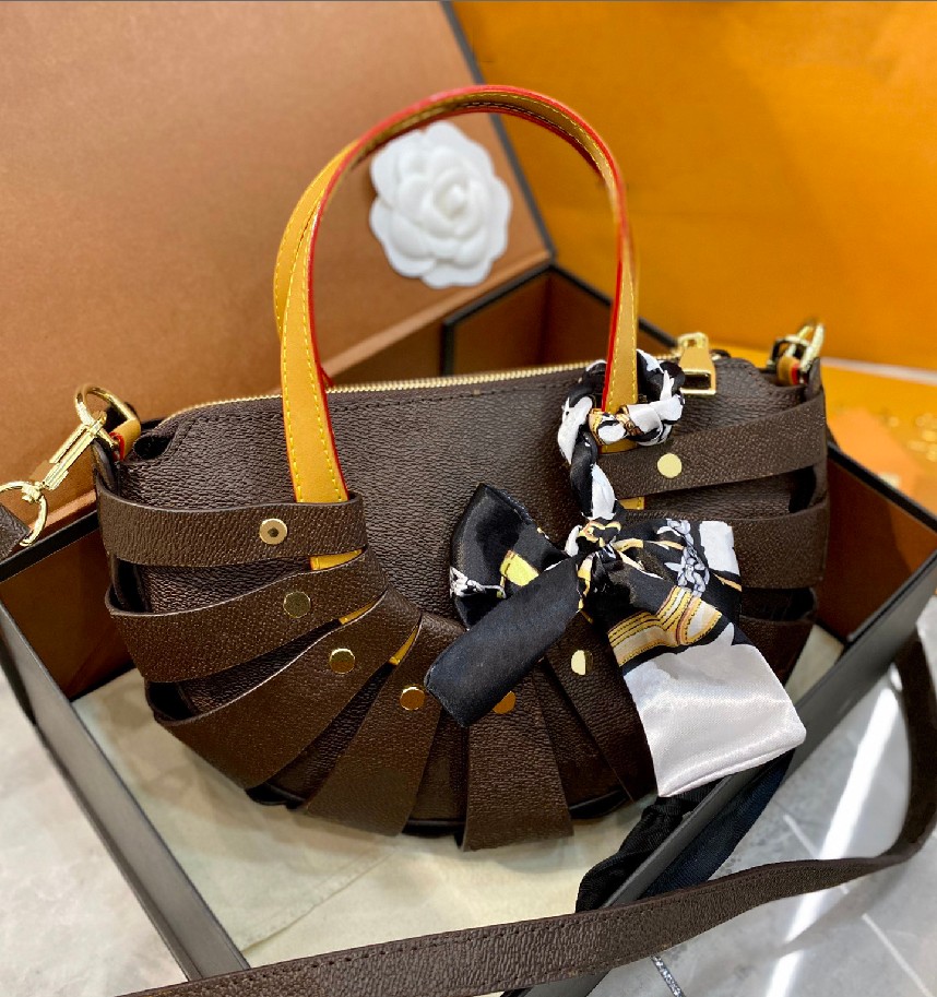 Designers Women Handbag Letter Printing Fashion Woven Crossbody Bags Shoulder Bag High Quality Vegetable Basket Matching Silk Scarf
Designers Women Handbag Letter Printing Fashion Woven Crossbody Bags Shoulder Bag High Quality Vegetable Basket Matching Silk Scarf