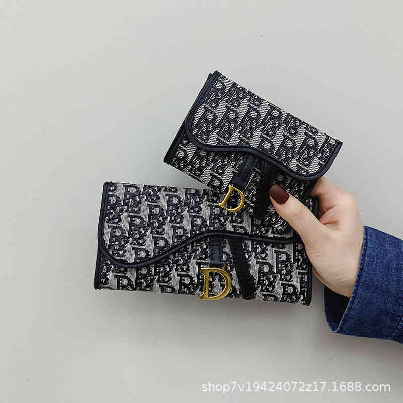 2022 new designer bags Korean version online Red live broadcast D letter long women's wallet small change Wallet, A long style
2022 new designer bags Korean version online Red live broadcast D letter long women's wallet small change Wallet, A long style