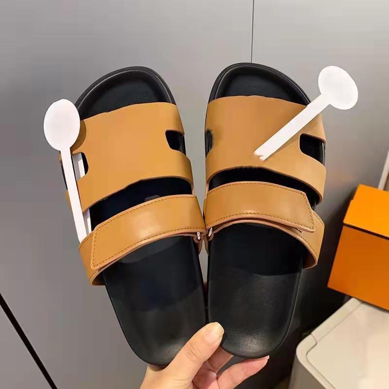 2021 TOP Women Designers Flat Slides slippers Sandals Foam Runner Platform Genuine Leather shoes Sandal Beach Novelty Scuffs shoe mules Womens slipper size 35-41, Black
2021 TOP Women Designers Flat Slides slippers Sandals Foam Runner Platform Genuine Leather shoes Sandal Beach Novelty Scuffs shoe mules Womens slipper size 35-41, Black