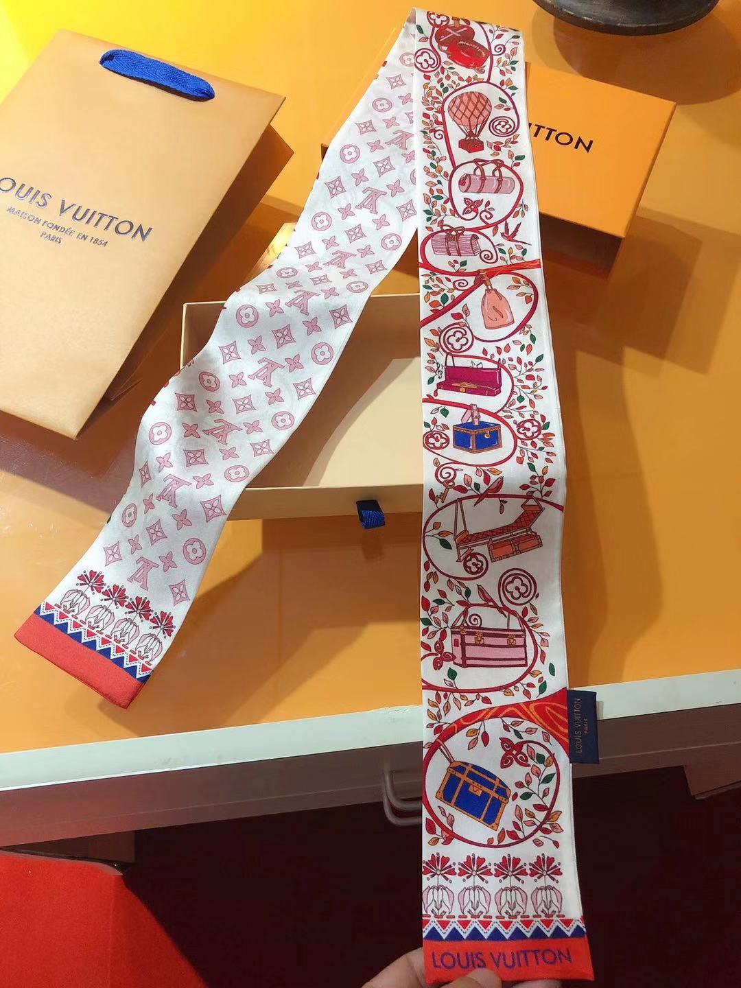 2021 Silk Scarf handbags women bags letter flower scraves Top grade head hair 11 colors 8x120cm no box
2021 Silk Scarf handbags women bags letter flower scraves Top grade head hair 11 colors 8x120cm no box