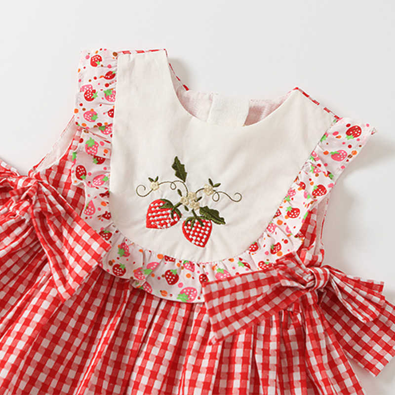 Summer Toddler Girl Dresses Vintage Lolita Cotton Dress Strawberry Embroidery Plaid Princess Costume Party Clothing for Baby Q0716