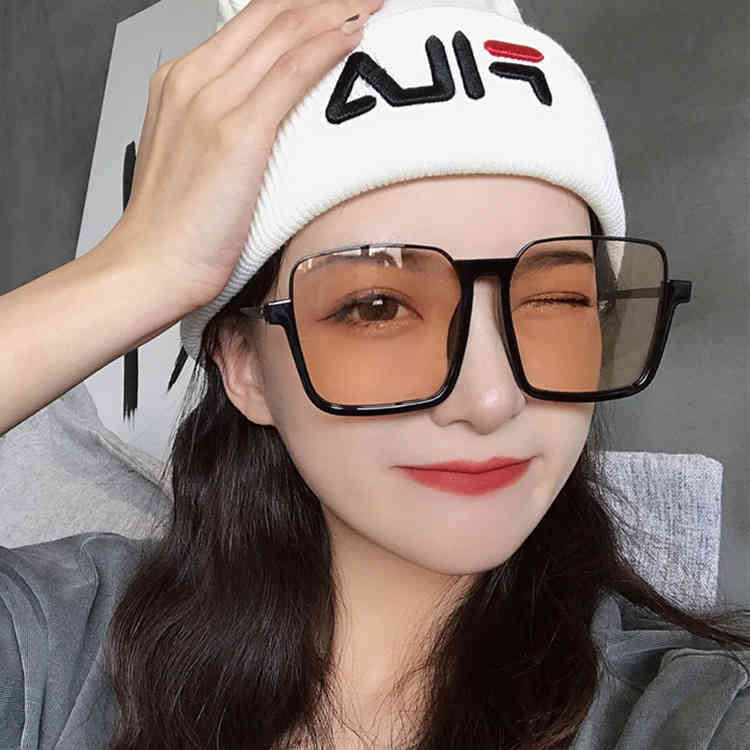 Net red same type of spectacle frame, big face, thin sunglass, brown versatile sunglass, small fragrant flat lens8SJG
Net red same type of spectacle frame, big face, thin sunglass, brown versatile sunglass, small fragrant flat lens8SJG