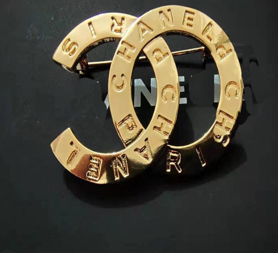Xiangjia xiaoxiangfeng 2020 new letter Brooch temperament simple and fashionable same pin female, Gray
Xiangjia xiaoxiangfeng 2020 new letter Brooch temperament simple and fashionable same pin female, Gray