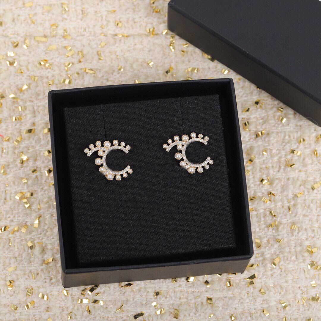2021 Top quality stud earring with nature pearl beads for women wedding jewelry gift have box stamp PS3229A
2021 Top quality stud earring with nature pearl beads for women wedding jewelry gift have box stamp PS3229A