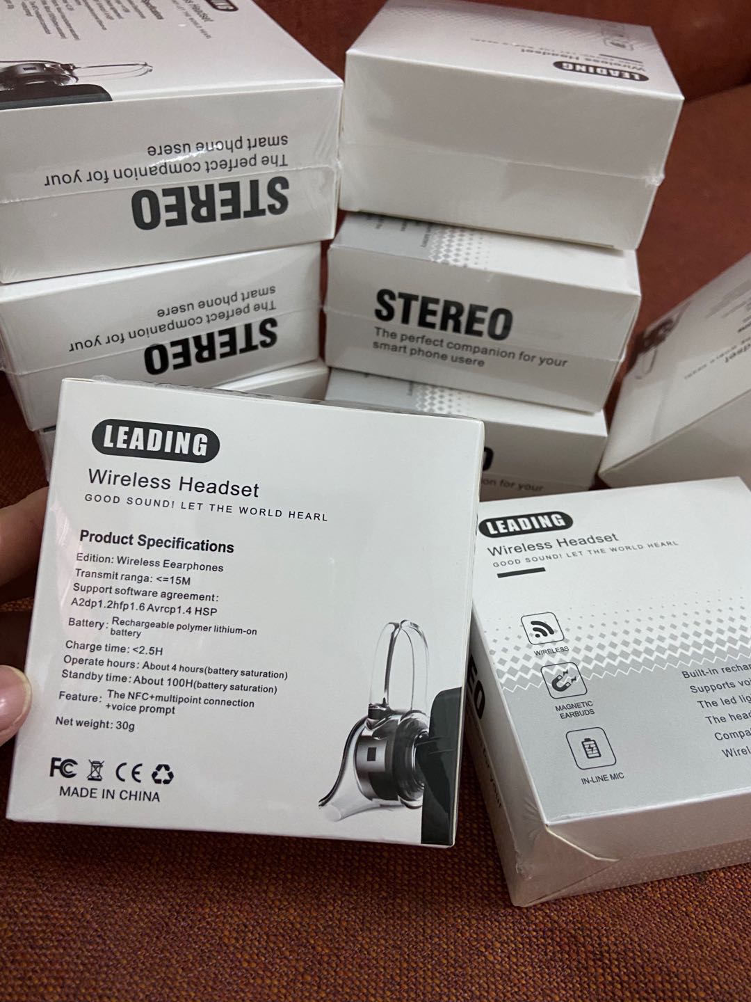 TWS Bluetooth 5.0 headset touch control is easy to carry, the sensor earbuds are 100% battery, and you can listen to music for 5 hours with
TWS Bluetooth 5.0 headset touch control is easy to carry, the sensor earbuds are 100% battery, and you can listen to music for 5 hours with