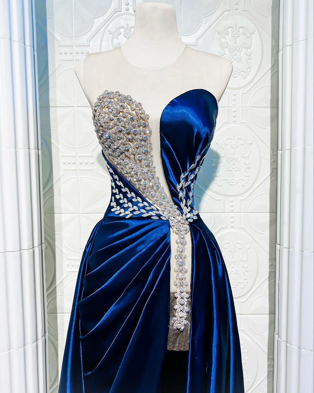 Royal Blue Prom Dresses Crystals Sheer Neck Beading Jewel Evening Dress Custom Made Front Split Sleeveless Sweep Train Celebrity Party Gown