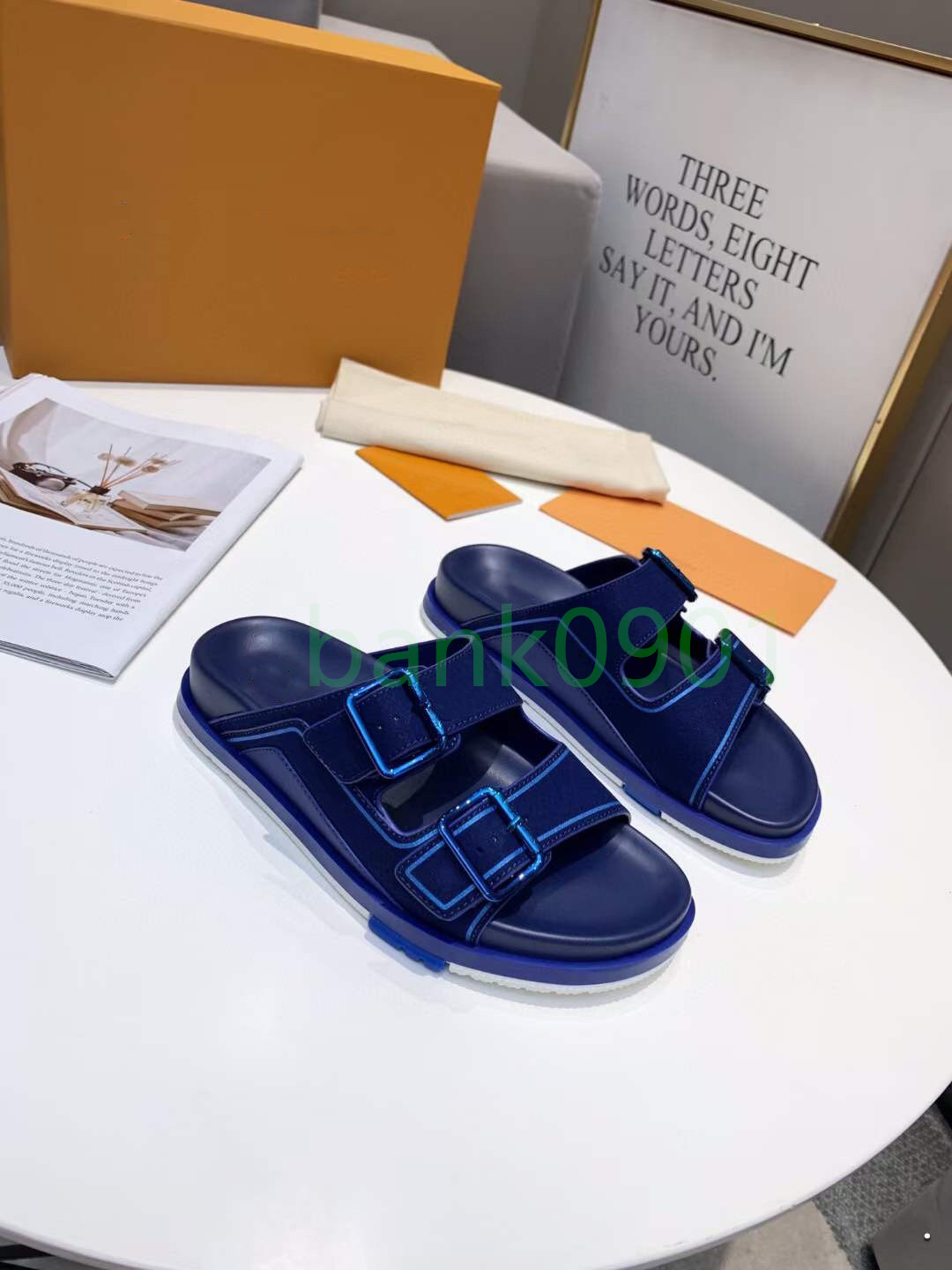 Designer luxury Slipper woman men quality comfort Slides Minimalist Summer Lady Sandal shoes Fashion Royal Versatile Sandals With Box Dust Bag3 size 35-46
Designer luxury Slipper woman men quality comfort Slides Minimalist Summer Lady Sandal shoes Fashion Royal Versatile Sandals With Box Dust Bag3 size 35-46