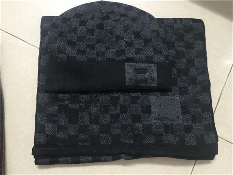 Classic plaid scarf winter hat design men and women couple scarf hat two-piece suit hat men scarf
Classic plaid scarf winter hat design men and women couple scarf hat two-piece suit hat men scarf