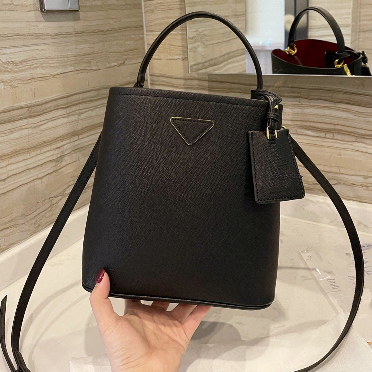 Luxury Designer Brand Fashion Shoulder Bucket lady Bags Handbags High Quality Women chain phone purse drawstring bag classic wallet cross body Metallic totes, No bags
Luxury Designer Brand Fashion Shoulder Bucket lady Bags Handbags High Quality Women chain phone purse drawstring bag classic wallet cross body Metallic totes, No bags