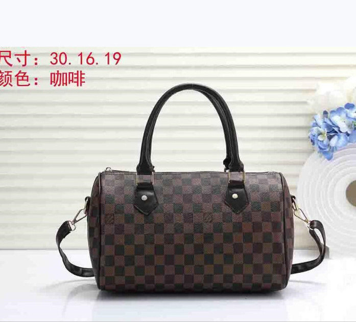 LVLOUISVITTON bagVUTTON Wallet Luxurys Designers Shell handbags Fashion Women Leather High Quality Designer bags Women Leathery
LVLOUISVITTON bagVUTTON Wallet Luxurys Designers Shell handbags Fashion Women Leather High Quality Designer bags Women Leathery