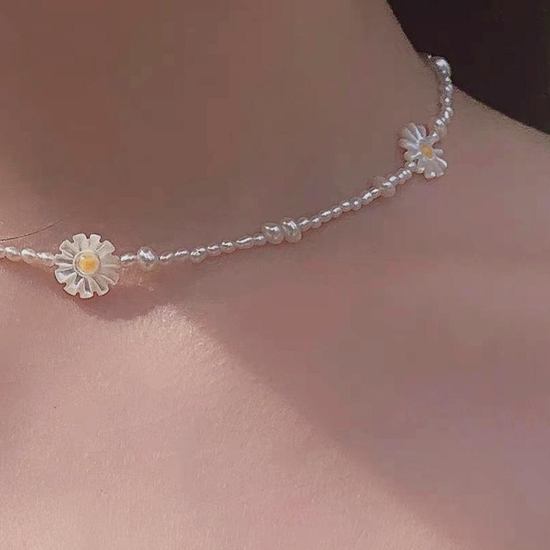 Chokers Trendy Simple Natural Freshwater Pearl Necklace Lovely Daisy Beads Embellished With Unique Charm For Women Gargantillas Collares