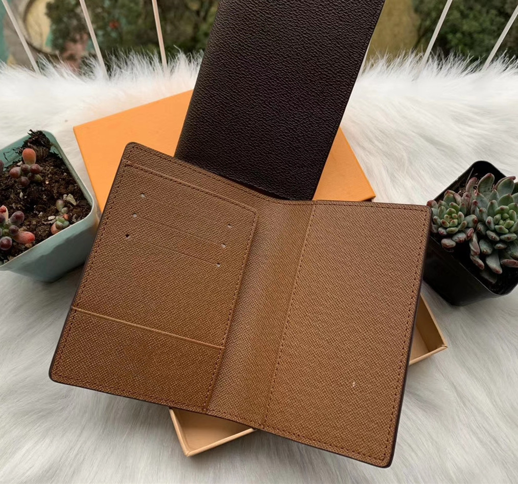2021 top quality Mens Women passport holder Lady Wallet Flower printing Cards Holders Leather bags Purse Covers For Passports, White
2021 top quality Mens Women passport holder Lady Wallet Flower printing Cards Holders Leather bags Purse Covers For Passports, White