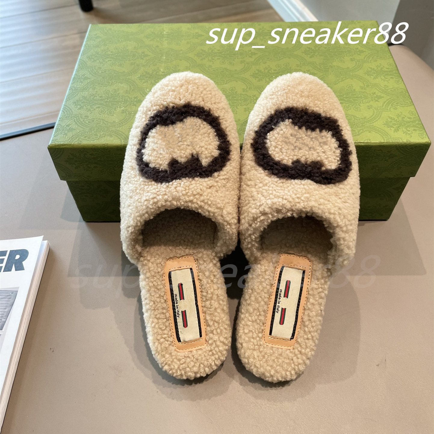 2021 Luxurys designers Women Ladies wool Slippers Slides Winter fur Fluffy Furry Sandals Warm Comfortable Fuzzy Girl Flip Flop Slipper size 35-40, Gu fur slippers
2021 Luxurys designers Women Ladies wool Slippers Slides Winter fur Fluffy Furry Sandals Warm Comfortable Fuzzy Girl Flip Flop Slipper size 35-40, Gu fur slippers