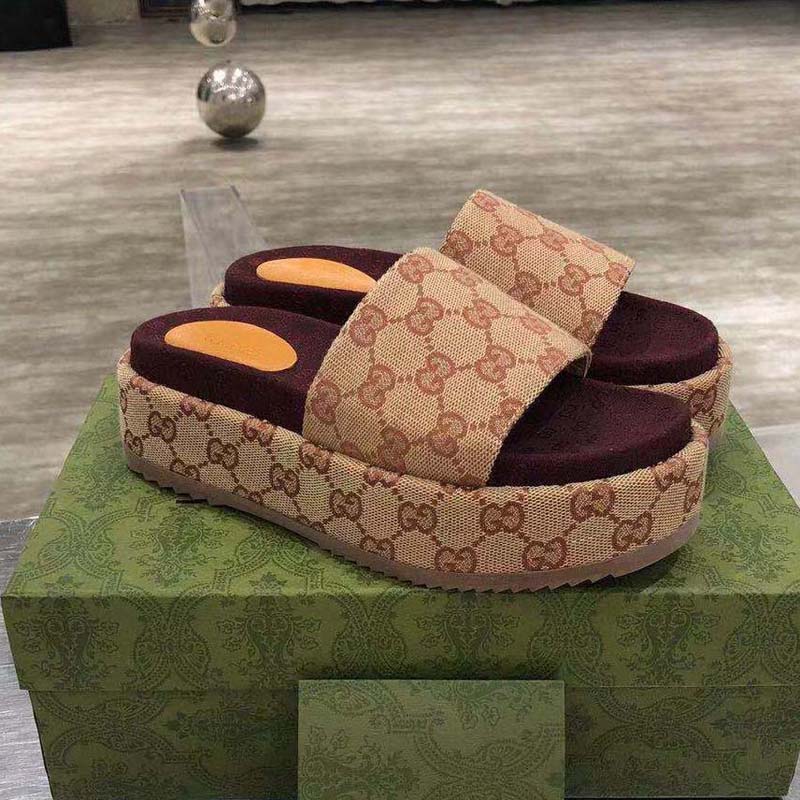 woman Sandals slippers fashion Beach Thick bottom slipper platform Alphabet lady Sandal Leather Designer Slides bagshoe1978 03, Box
woman Sandals slippers fashion Beach Thick bottom slipper platform Alphabet lady Sandal Leather Designer Slides bagshoe1978 03, Box