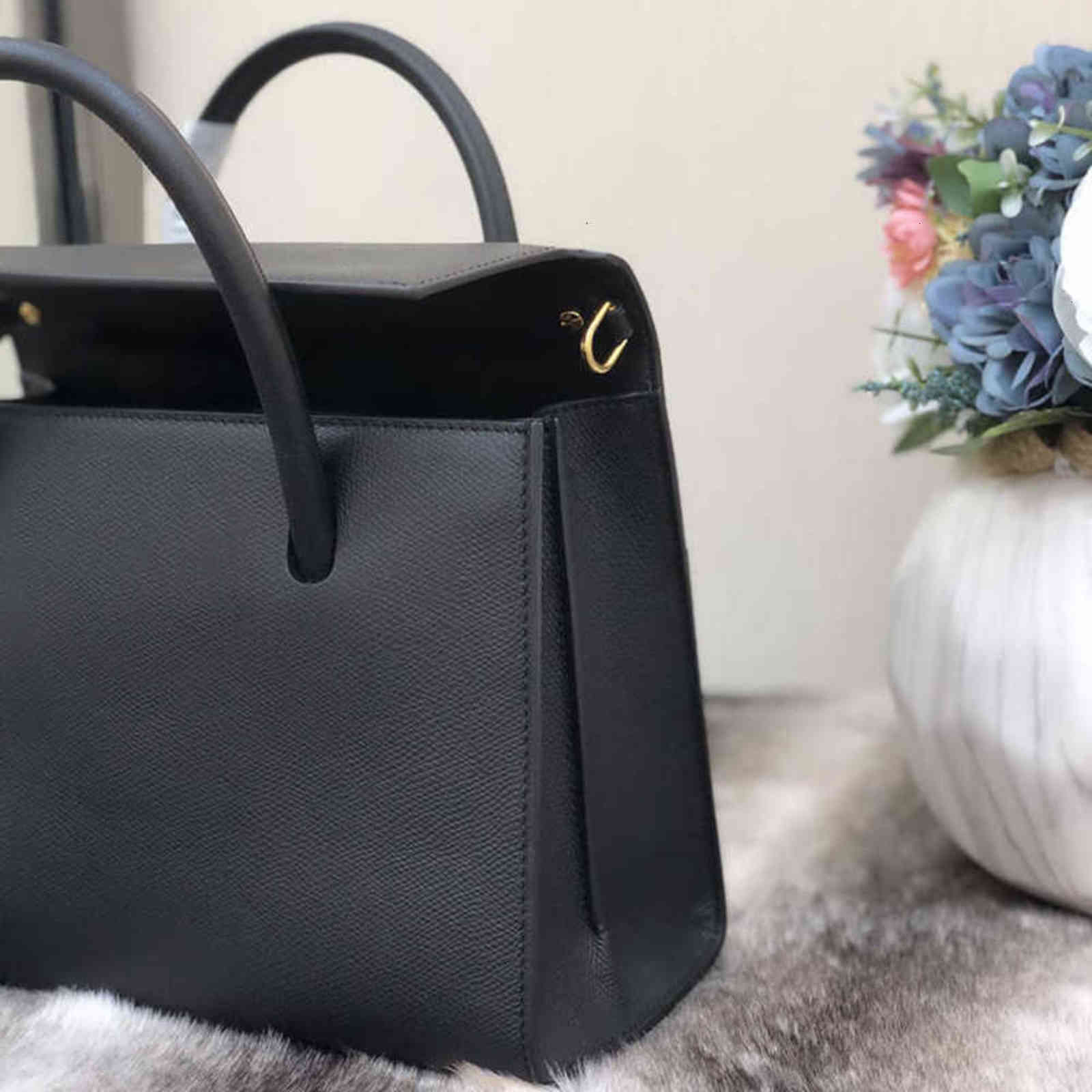 7A+Designers The new series bag comes with a detachable 80019 shoulder strap Unlock more mix and match inspiration for the shape Genuine1th
7A+Designers The new series bag comes with a detachable 80019 shoulder strap Unlock more mix and match inspiration for the shape Genuine1th